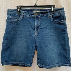 Ladies VGS Denim Embroidered Pockets Stretch Shorts Size 16